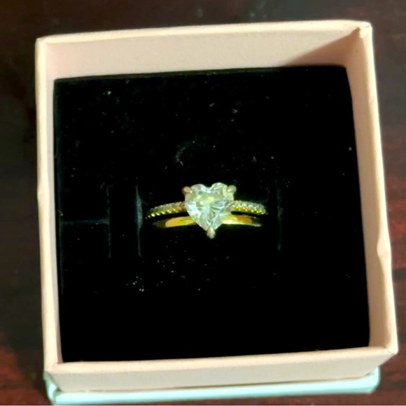Pandora Jewelry - Good condition has some scratches but overall very nice
